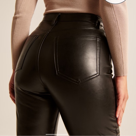 Abercrombie & Fitch Curve Love Vegan Leather 90s Straight Pant - Picture 4 of 10